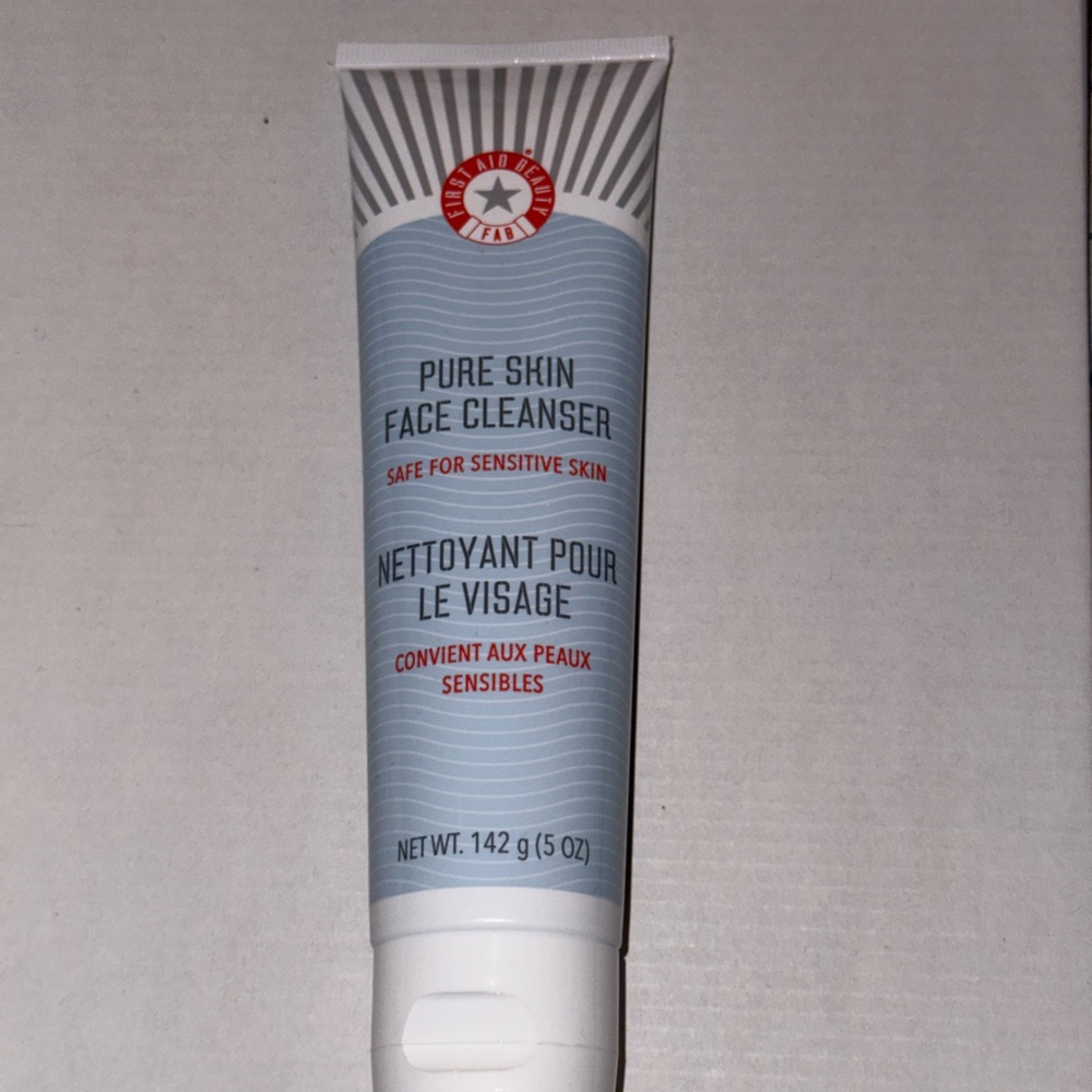 First Aid Beauty Gentle Face Cleanser - Blue and White